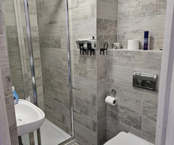 2osobyt1-scaled-webp